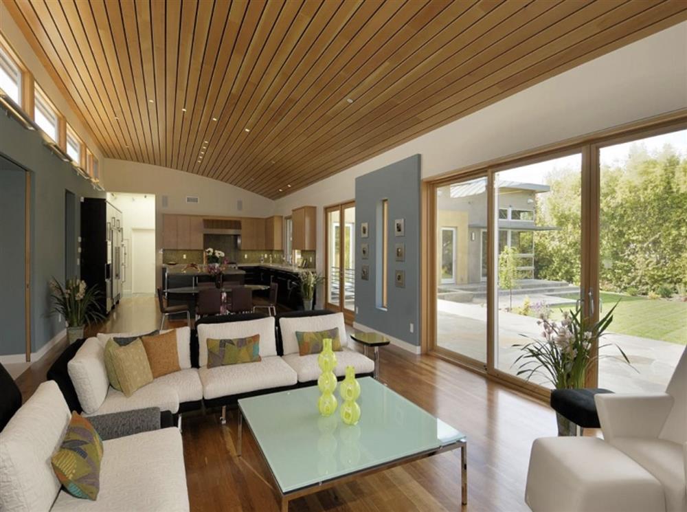 Trần nhôm giả gỗ có khả năng chịu nhiệt, chống ẩm và chống mối mọt